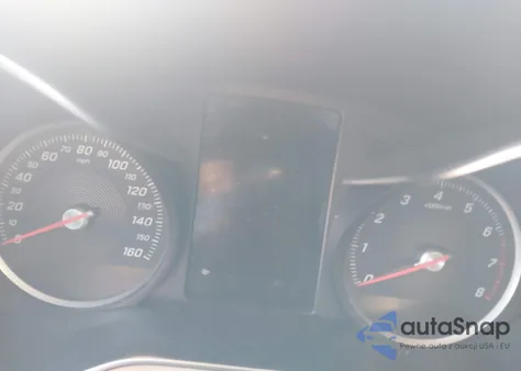 2017 Mercedes-Benz C 300 4Matic z USA, uszkodzony, nr VIN 55SWF4KB8HU207567